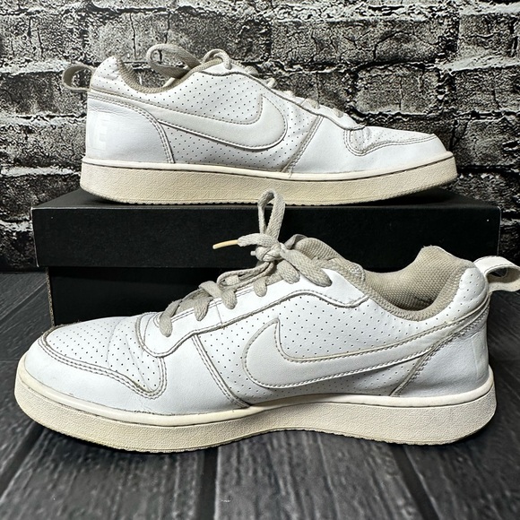 Nike Court Borough Low Triple White Trainers Sneakers 838937-111 Men's Size 9 - Picture 2 of 12